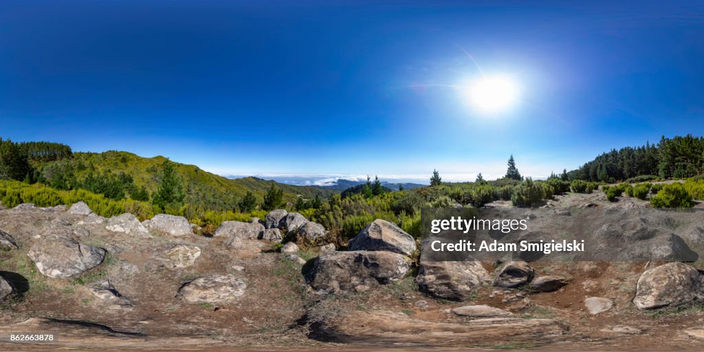 山の風景 (360 ° パノラマ)