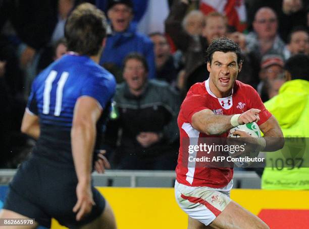 Mike Hook Rugby 749 Mike Phillips Rugby Player Photos Stock Photos, High-Res Pictures ...