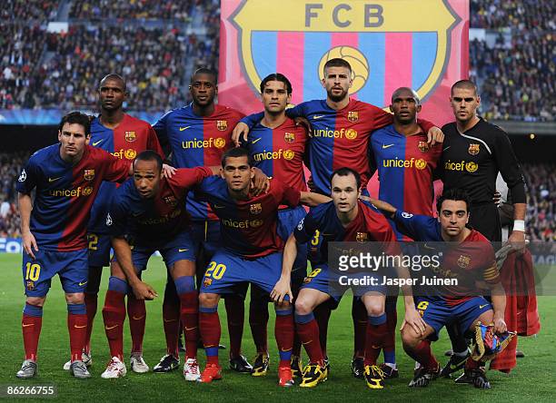 Barcelona team line up prior to the UEFA Champions League Semi Final First Leg match between Barcelona and Chelsea at the Nou Camp Stadium on April...