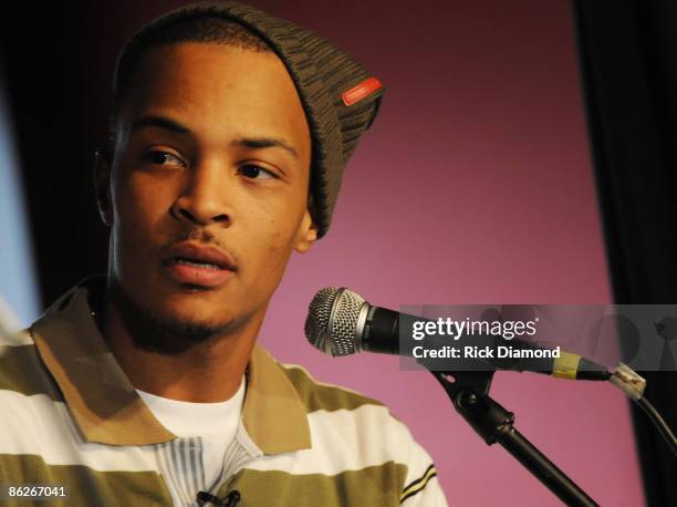 Ti In Atl 2,366 A Conversation With Ti Stock Photos, High-Res Pictures, and ...