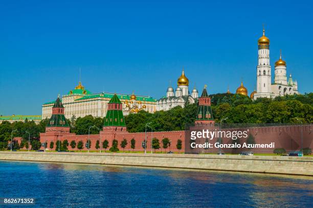 moscow kremlin and moskva river - kremlin stock pictures, royalty-free photos & images
