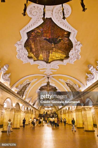 moscow metro - station van komsomolskaya stockfoto's en -beelden