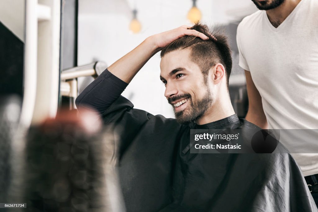 滿意的顧客,在美髮師
