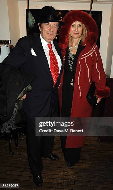 Barry Humphries and wife Lizzie Spender attend the press night of "The Last Cigarette" at Walkers on April 28, 2009 in London, England.