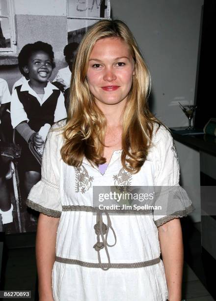 Julia Stiles attends Ubuntu's 10 year anniversary gala on April 28, 2009 at Terminal 5 in New York City.