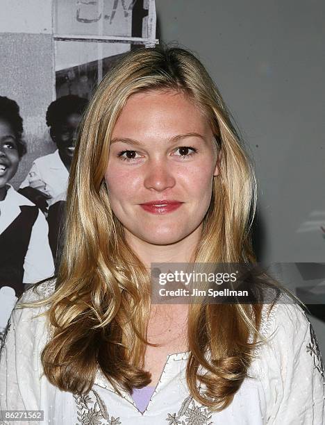 Julia Stiles attends Ubuntu's 10 year anniversary gala on April 28, 2009 at Terminal 5 in New York City.