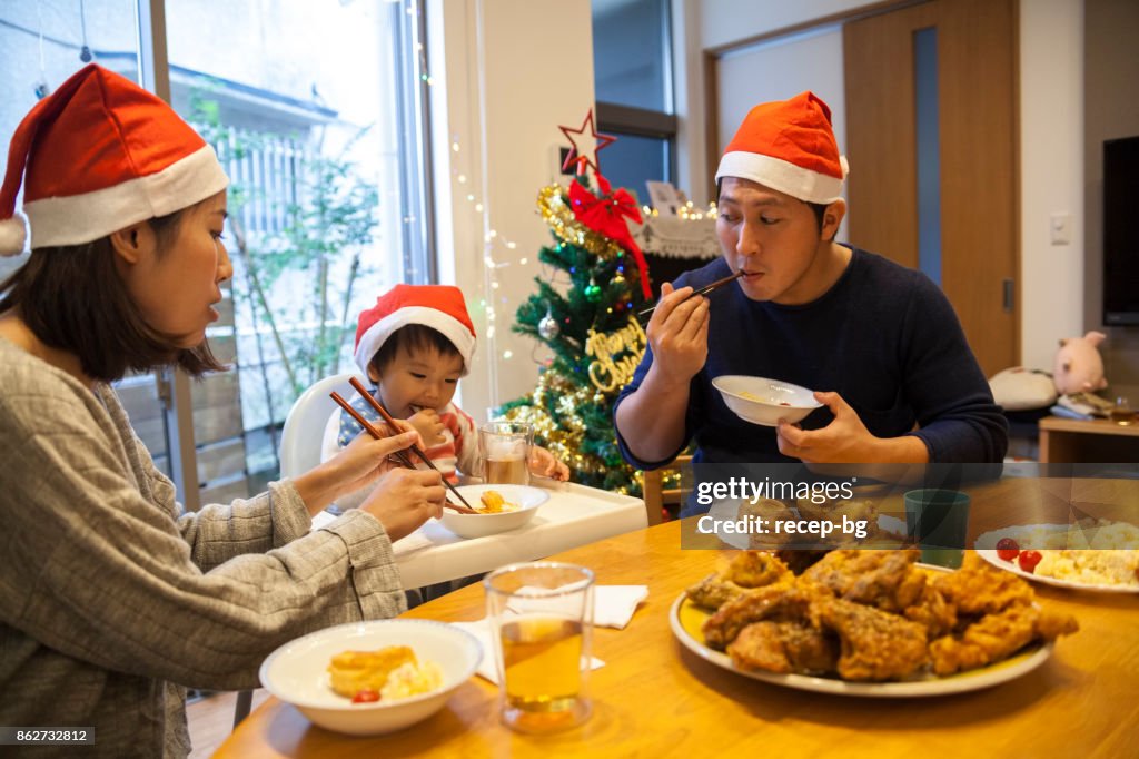 Japanische Familie Weihnachten Mittagessen