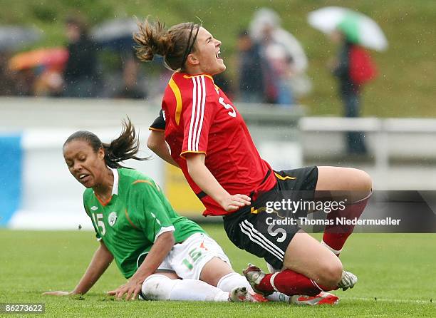 Valeria Kleiner of Germany fights for the ball with Elizabeth Ryan of Ireland during the U19 women UEFA Championship 2009 qualifying match between...