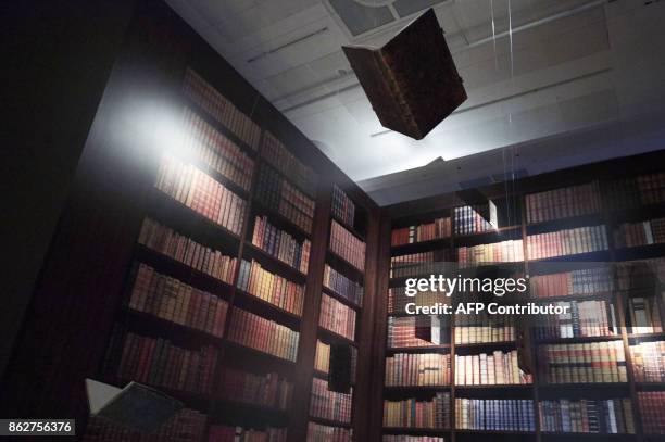 Mocking Library 139 Harry Potter Library Photos & High Res Pictures - Getty Images