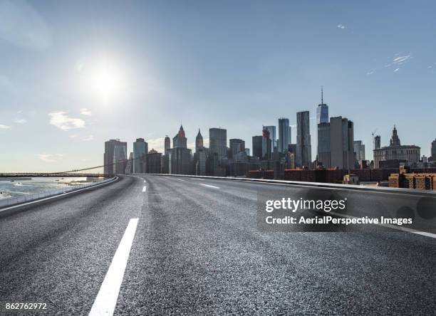 city highway - strada deserta foto e immagini stock