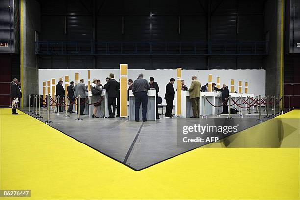 Fortis Bank Shareholders cast their votes on the sale of the group's former Belgian banking arm to French bank BNP Paribas, in Utrecht April 29, 2009...