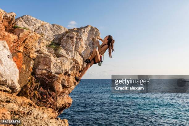 woman practicing psicobloc rock climbing - soloing stock pictures, royalty-free photos & images