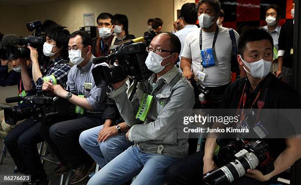 Mask Reporters News Reporter Mask Photos and Premium High Res Pictures - Getty Images