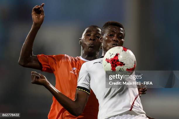 Richard Danso of Ghana and Nasser Mahaman of Niger battle for the ball during the FIFA U-17 World Cup India 2017 Round of 16 match between Ghana v...