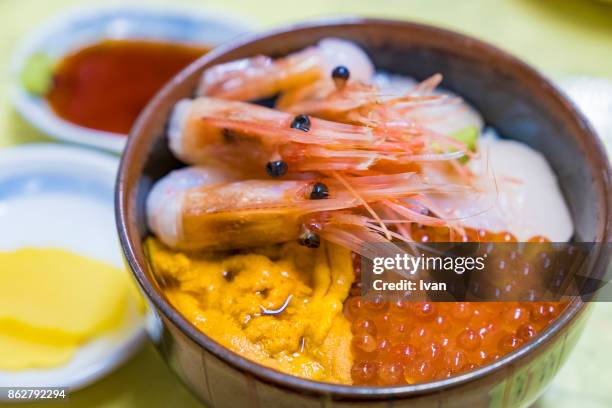 japanese seafood donburi, include raw sea ​​urchin, shrimp, salmon roe and scallops - シーフード ストックフォトと画像