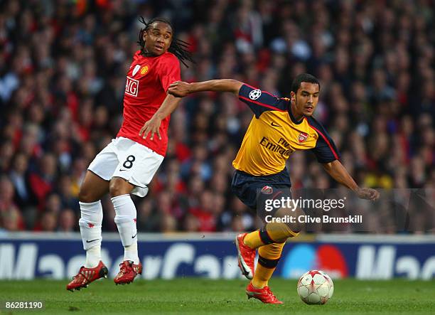 Arsenal O2 Walcott Victor Walcott Photos and Premium High Res Pictures - Getty Images