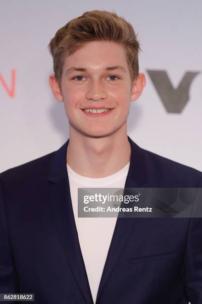 Actor Damian Hardung attends 'Club der roten Baender' photocall at Astor Film Lounge on October 18, 2017 in Cologne, Germany.