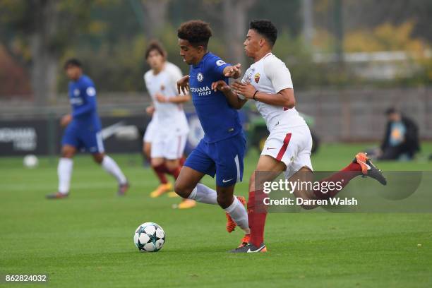 Jacob Maddox of Chelsea and David Bouah of AS Roma during the UEFA Youth League group C match between Chelsea FC U19 and AS Roma U19 at Chelsea...