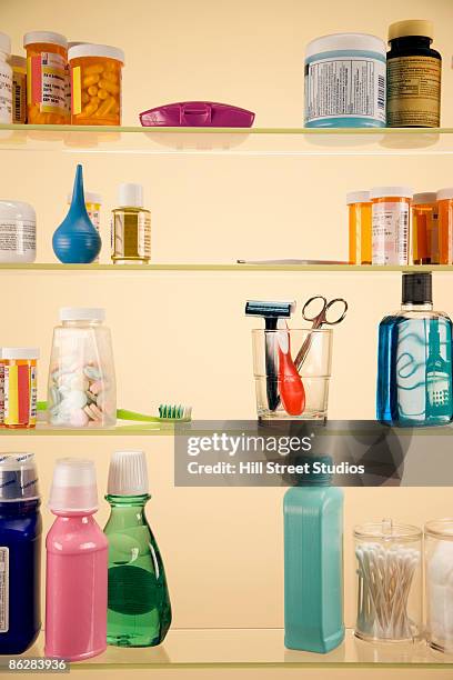 medicine cabinet - armoire de toilette photos et images de collection