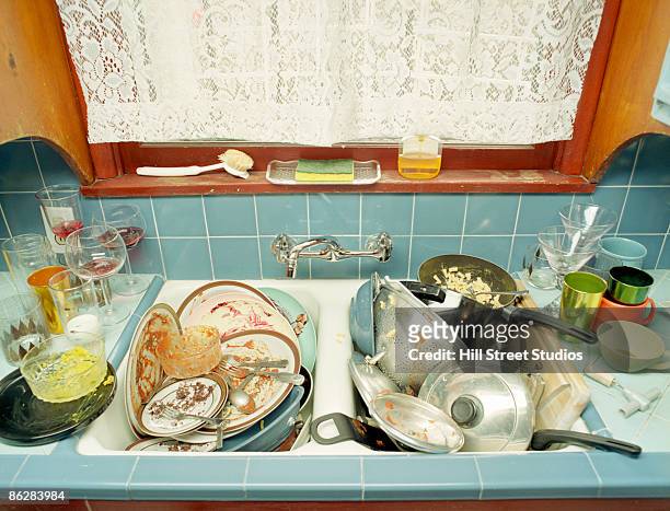sink full of dirty dishes - dish fotografías e imágenes de stock