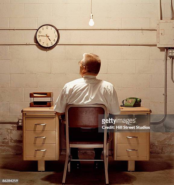 man checking clock - clock person desk stockfoto's en -beelden