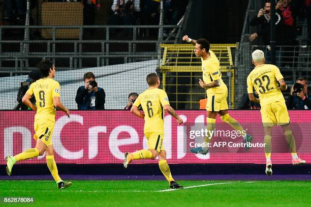 Paris Saint-Germain's Uruguayan forward Edinson Cavani , Paris Saint-Germain's Italian midfielder Marco Verratti and Paris Saint-Germain's Brazilian...