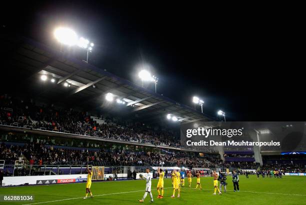 The PSG team show appreciation to the fans after the UEFA Champions League group B match between RSC Anderlecht and Paris Saint-Germain at Constant...