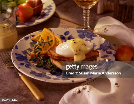 Eggs benedict Eggs benedict