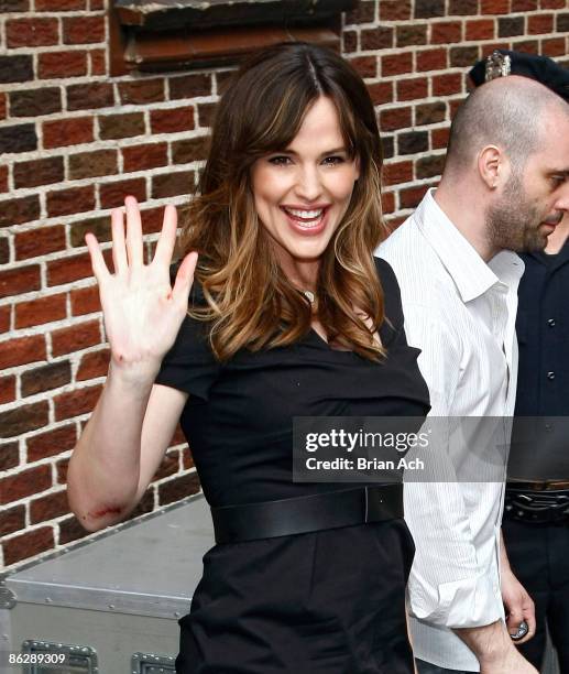 Actress Jennifer Garner visits "Late Show With David Letterman" at the Ed Sullivan Theater on April 29, 2009 in New York City.