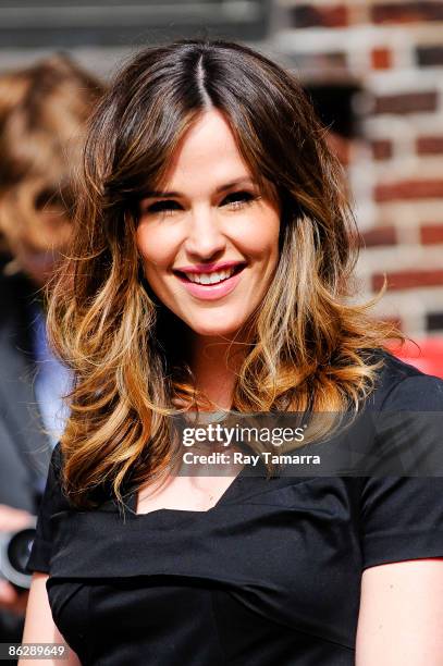 Actress Jennifer Garner visits the "Late Show With David Letterman" at the Ed Sullivan Theater on April 29, 2009 in New York City.