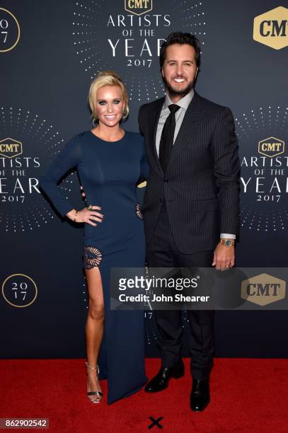 Singer-songwriter Luke Bryan and wife Caroline Boyer arrive at the 2017 CMT Artists Of The Year on October 18, 2017 in Nashville, Tennessee.