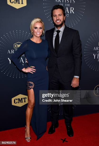 Singer-songwriter Luke Bryan and wife Caroline Boyer arrive at the 2017 CMT Artists Of The Year on October 18, 2017 in Nashville, Tennessee.