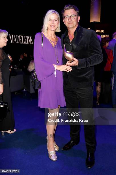 Hans Sigl and his wife Susanne Sigl attend the Goldene Henne on October 13, 2017 in Leipzig, Germany.