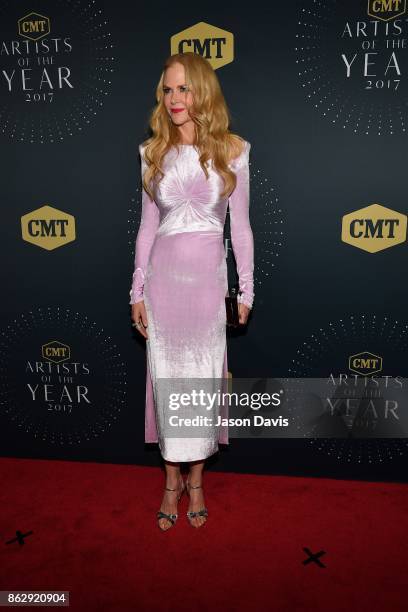 Actress Nicole Kidman arrives at the 2017 CMT Artists Of The Year Awards Show at Schermerhorn Symphony Center on October 18, 2017 in Nashville,...