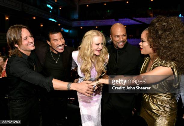 Honoree Keith Urban, singer-songwriter Lionel Richie, actress Nicole Kidman, singer-songwriter Common and singer-songwriter Andra Day take photos at...