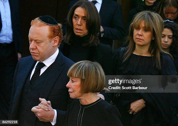 Jeanne Pratt , the wife of Richard Pratt, along with son Anthony Pratt and daughters Heloise Waislitz and Fiona Geminder aleave Richard Pratt's...