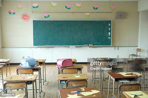 empty classroom - empty classroom stock pictures, royalty-free photos & images