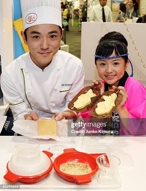 Pastry chef Dai Kitatoki and dinger Maya Sakura show Japanese toy maker Takara Tomy's cooking toys in which children can easily make Taiyaki, the...