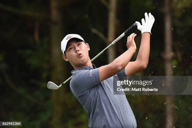 Si Woo Kim of South Korea hits his tee shot on the 7th hole during the first round of the CJ Cup at Nine Bridges on October 19, 2017 in Jeju, South...