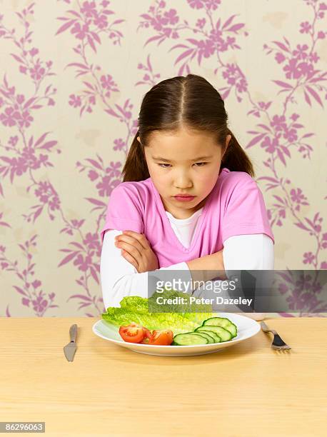 rebellious child refusing to eat salad. - picky eater stockfoto's en -beelden