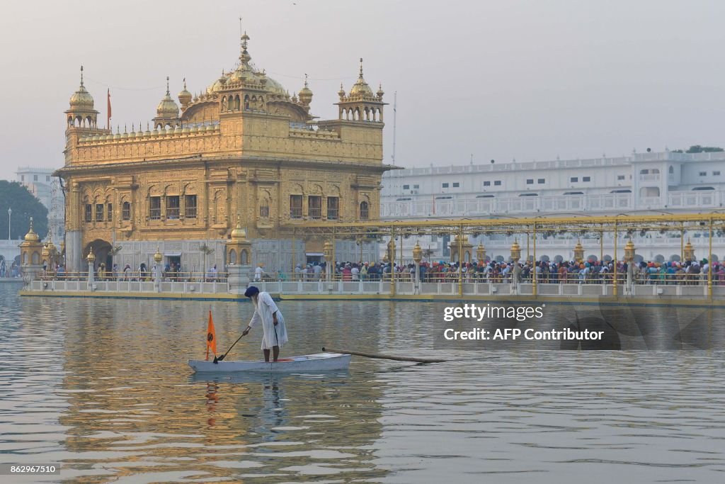 INDIA-RELIGION-SIKH-DIWALI