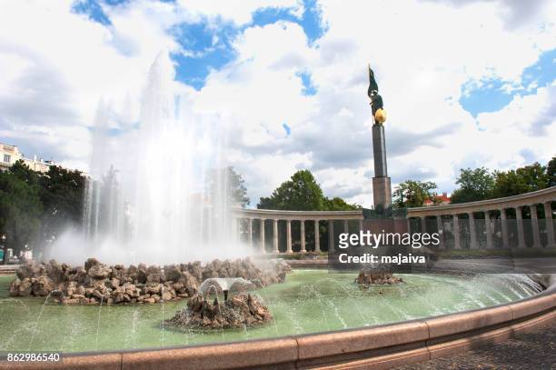 soviet war memorial in vienna - majaiva stock pictures, royalty-free photos & images