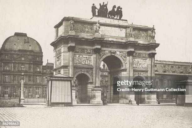 The Arc de Triomphe du Carrousel on the Place du Carrousel in Paris, circa 1860. The Palais des Tuileries, which burnt down in 1871, stands behind.