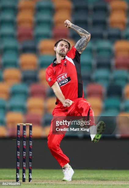 Kane Richardson of the Redbacks bowls during the JLT One Day Cup match between South Australia and Victoria at Blundstone Arena on October 19, 2017...