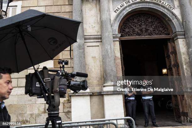 Security stand guard outside the Palau de la Generalitat de Catalunya entrance, the building that houses the Catalonian presidency, just minutes...