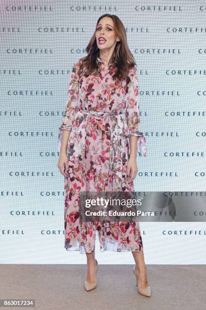 Model Eva Gonzalez attends the 'Algo que compartir' campaign presentation at Mr. Fox studio on October 19, 2017 in Madrid, Spain.