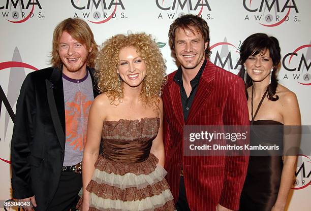 Phillip Sweet, Kimberly Roads Schlapman, Jimi Westbrook and Karen Fairchild of Little Big Town