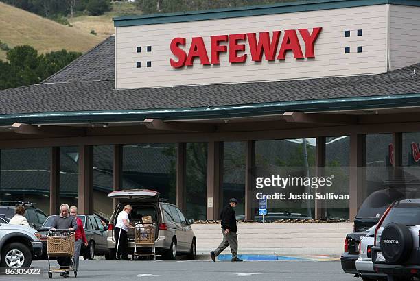 Customers leave a Safeway store April 30, 2009 in San Anselmo, California. Safeway Inc. Reported a 25 percent decline in first quarter profits and...