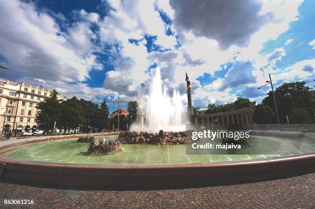 soviet war memorial in vienna - majaiva stock pictures, royalty-free photos & images