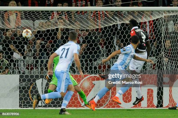 Mario Balotelli of OGC Nice scores a opening goal during the UEFA Europa League group K match between OGC Nice and Lazio at Allianz Riviera Stadium...